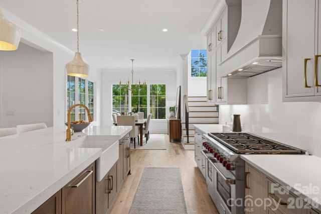 539 Mammoth Oaks Drive, Charlotte, NC 28270