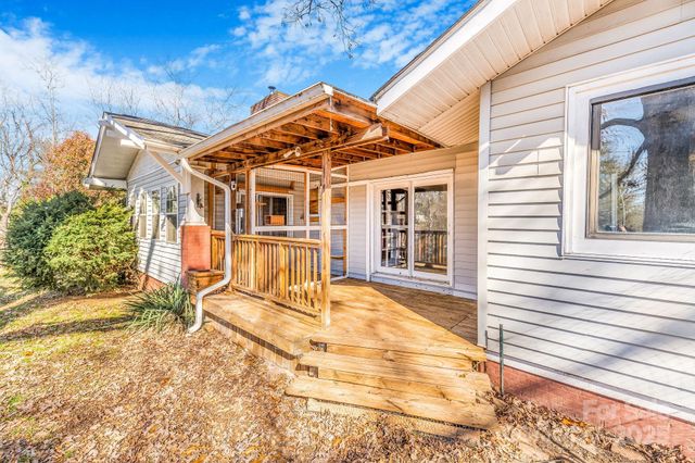 107 Woodland Church Road, Clyde, NC 28721