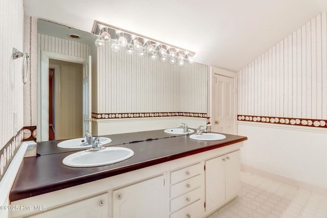 1214 Sweetbriar Circle, Kinston, NC 28501