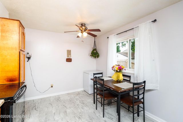 5904 Carmelwood Dr, Louisville, KY 40229