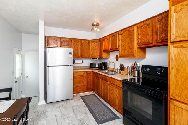 5904 Carmelwood Dr, Louisville, KY 40229