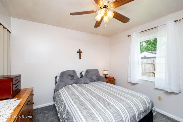 5904 Carmelwood Dr, Louisville, KY 40229