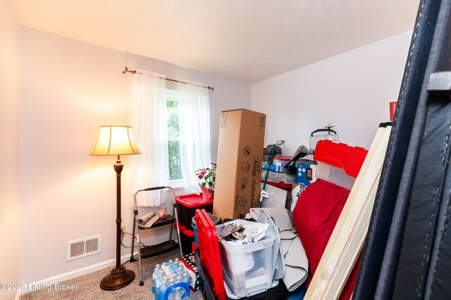 5904 Carmelwood Dr, Louisville, KY 40229