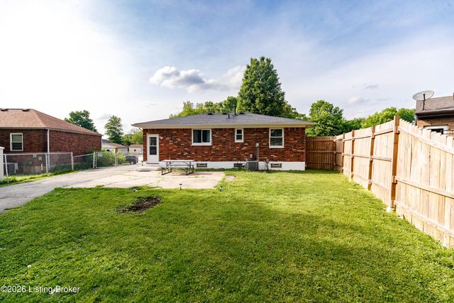 5904 Carmelwood Dr, Louisville, KY 40229