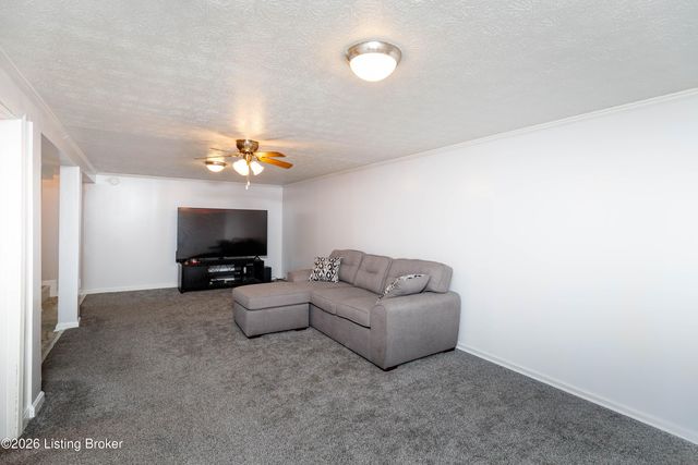 5904 Carmelwood Dr, Louisville, KY 40229