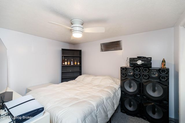 5904 Carmelwood Dr, Louisville, KY 40229