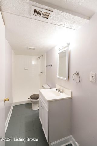 5904 Carmelwood Dr, Louisville, KY 40229