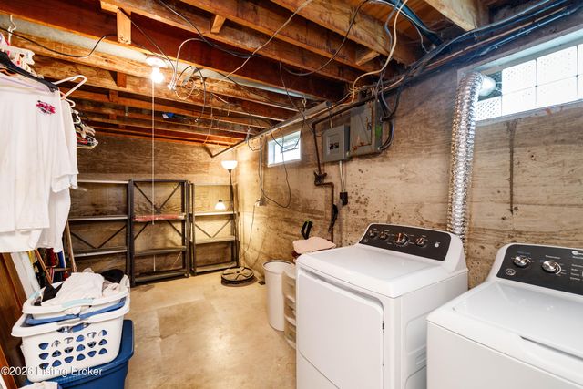 5904 Carmelwood Dr, Louisville, KY 40229