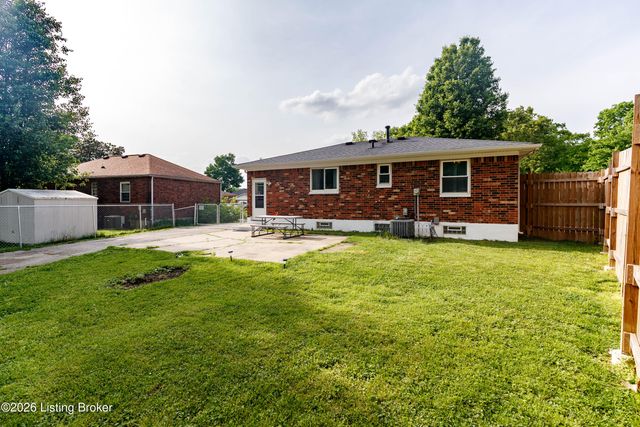 5904 Carmelwood Dr, Louisville, KY 40229