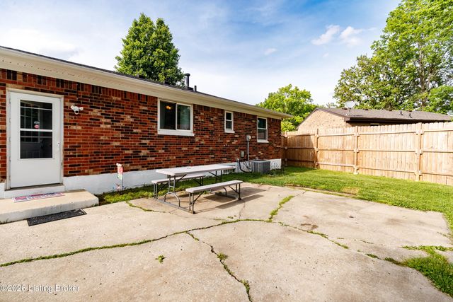 5904 Carmelwood Dr, Louisville, KY 40229