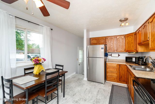 5904 Carmelwood Dr, Louisville, KY 40229