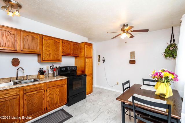 5904 Carmelwood Dr, Louisville, KY 40229