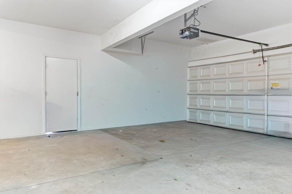 Image 15 of property listing at 15627 W Botelho, Kerman, CA 93630