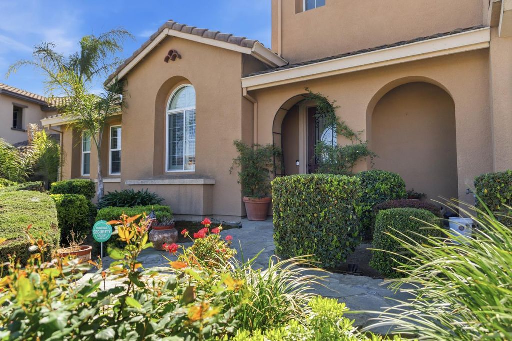 Image 2 of property listing at 15627 W Botelho, Kerman, CA 93630