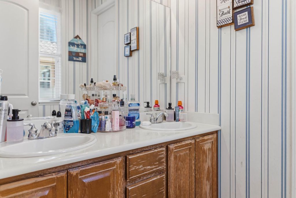 Image 25 of property listing at 15627 W Botelho, Kerman, CA 93630