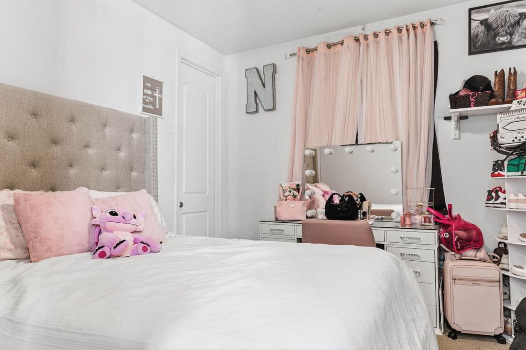 Image 26 of property listing at 15627 W Botelho, Kerman, CA 93630