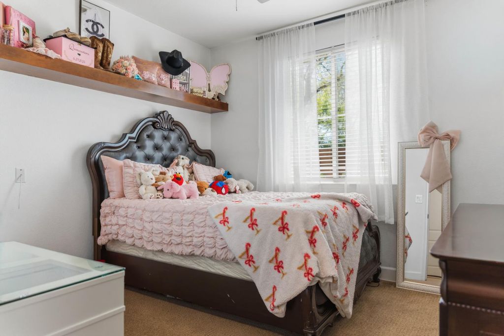 Image 27 of property listing at 15627 W Botelho, Kerman, CA 93630