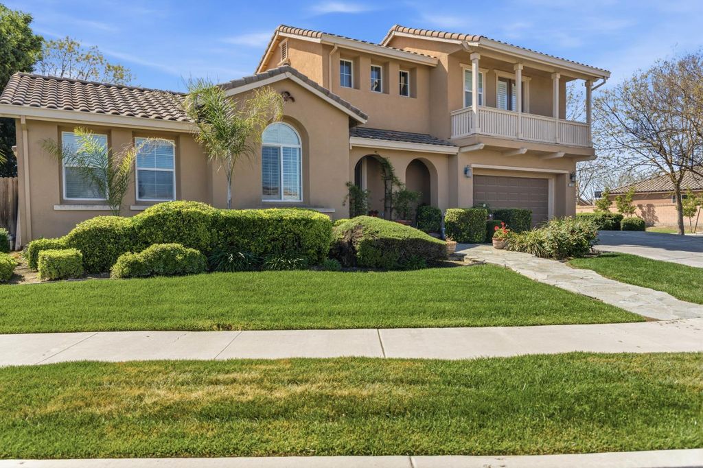 Image 3 of property listing at 15627 W Botelho, Kerman, CA 93630