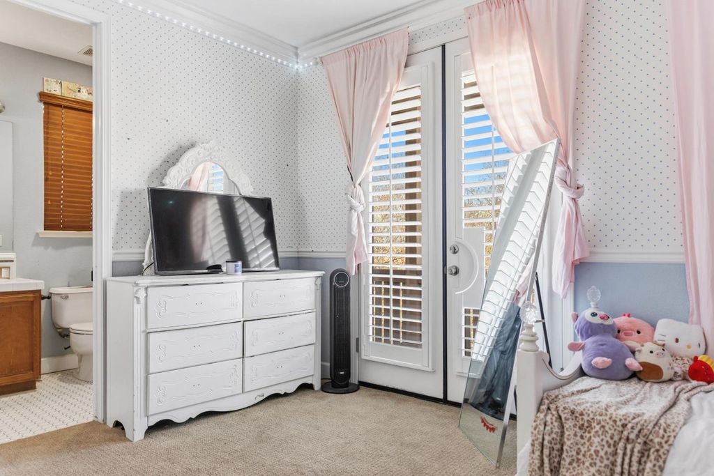 Image 33 of property listing at 15627 W Botelho, Kerman, CA 93630