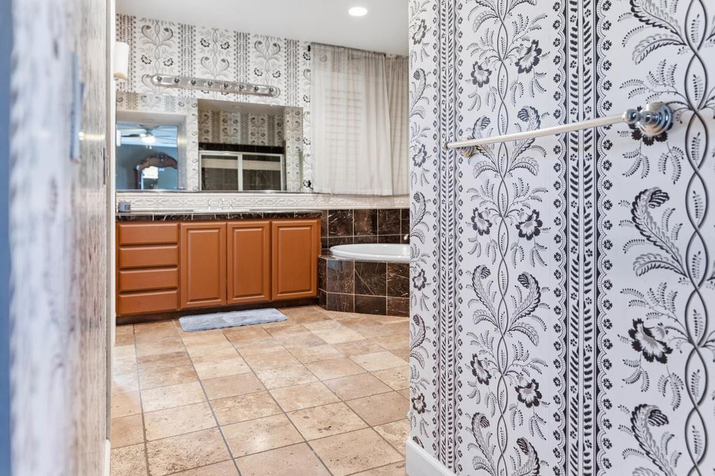 Image 37 of property listing at 15627 W Botelho, Kerman, CA 93630