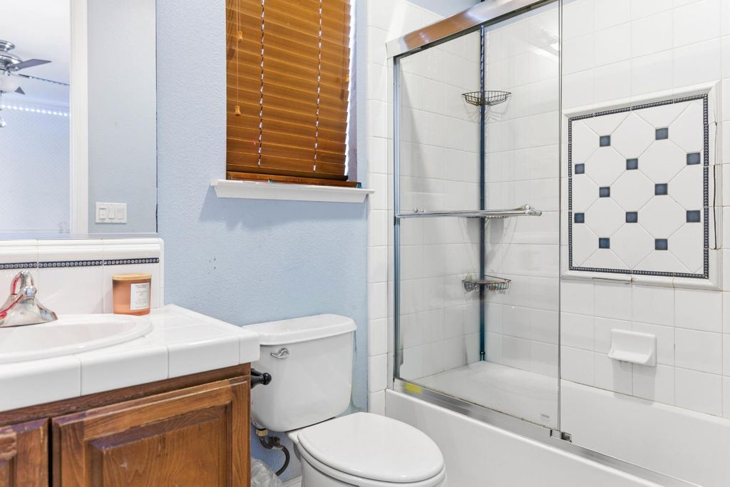 Image 39 of property listing at 15627 W Botelho, Kerman, CA 93630