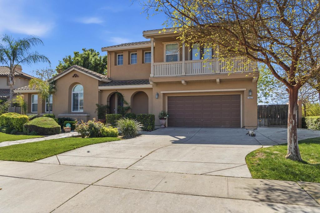 Image 4 of property listing at 15627 W Botelho, Kerman, CA 93630