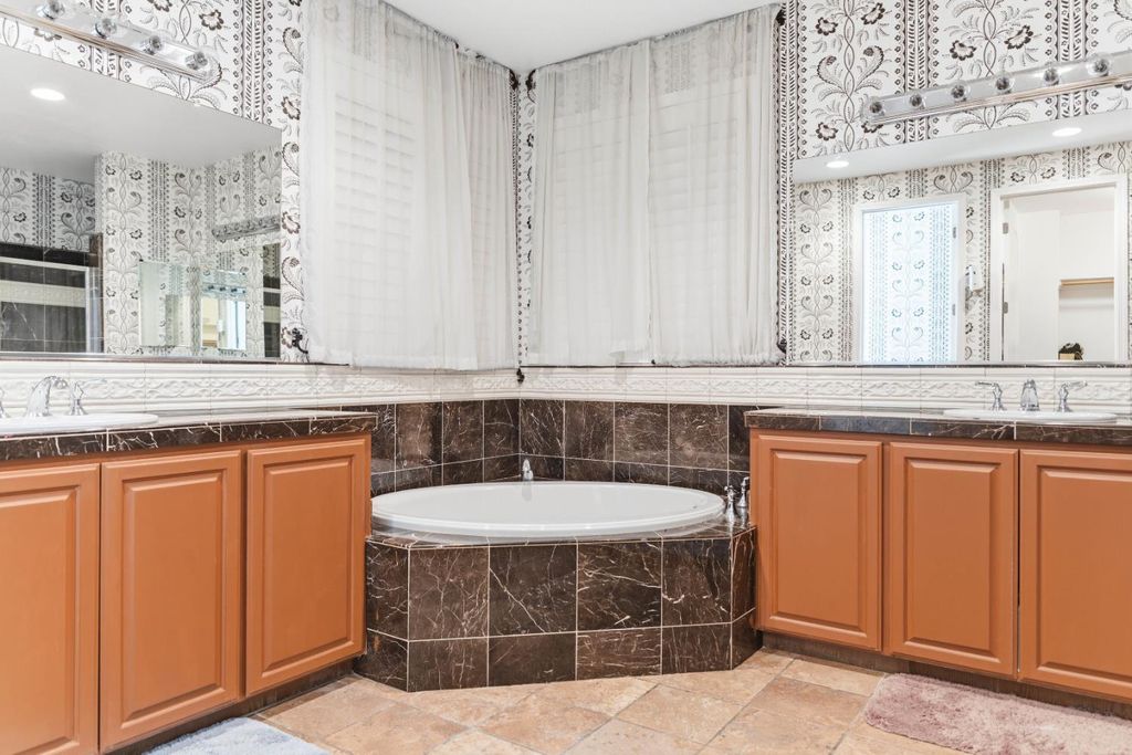 Image 43 of property listing at 15627 W Botelho, Kerman, CA 93630