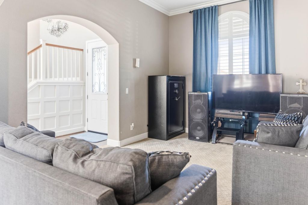 Image 5 of property listing at 15627 W Botelho, Kerman, CA 93630