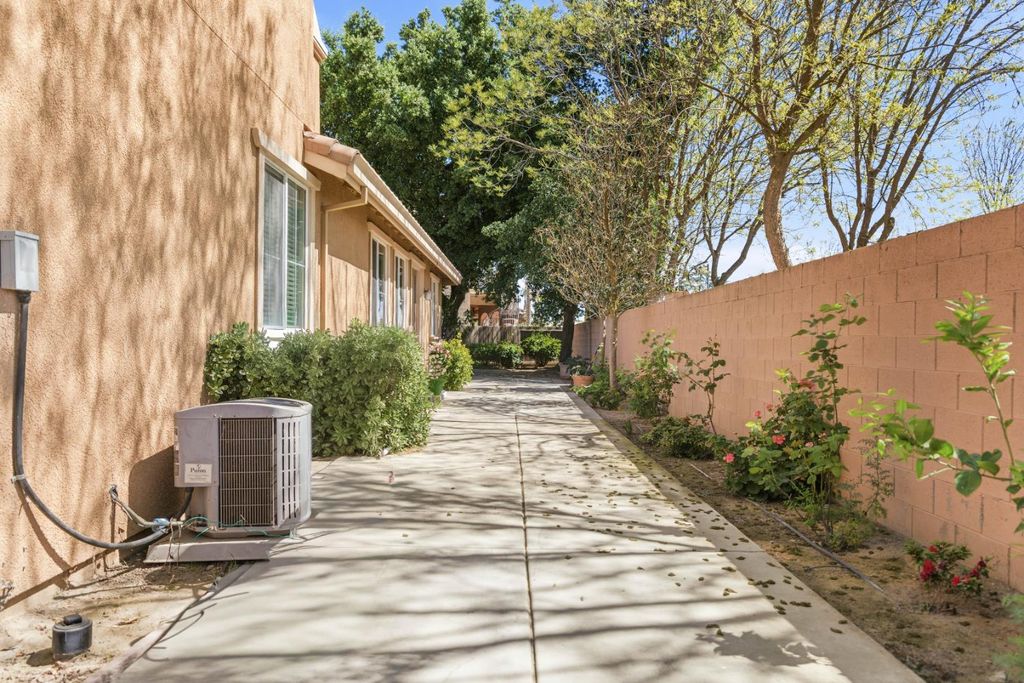 Image 54 of property listing at 15627 W Botelho, Kerman, CA 93630