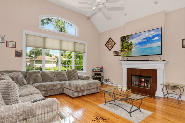 1730 Lunt Avenue, Des Plaines, IL 60018