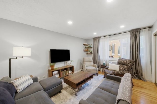 1626 W Greenleaf Avenue 1E, Chicago, IL 60626