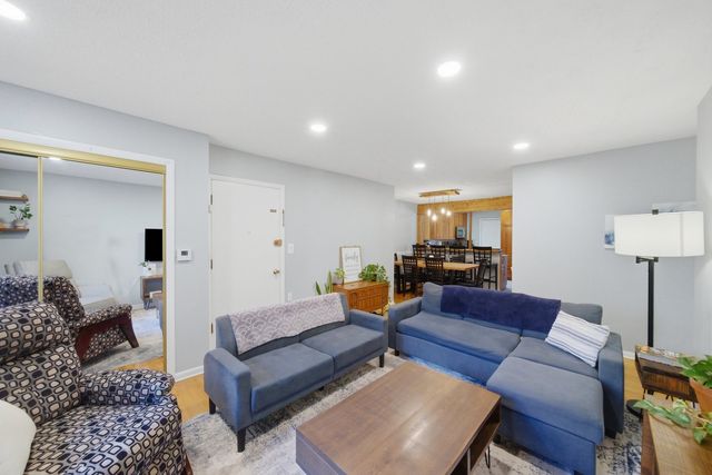 1626 W Greenleaf Avenue 1E, Chicago, IL 60626
