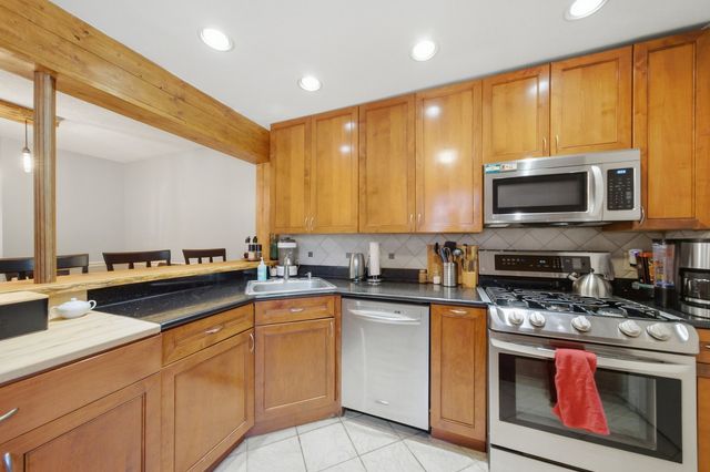1626 W Greenleaf Avenue 1E, Chicago, IL 60626