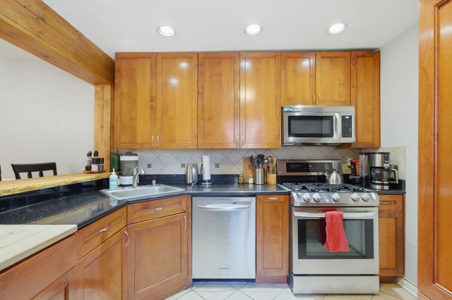 1626 W Greenleaf Avenue 1E, Chicago, IL 60626