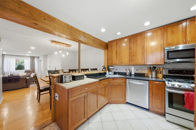 1626 W Greenleaf Avenue 1E, Chicago, IL 60626