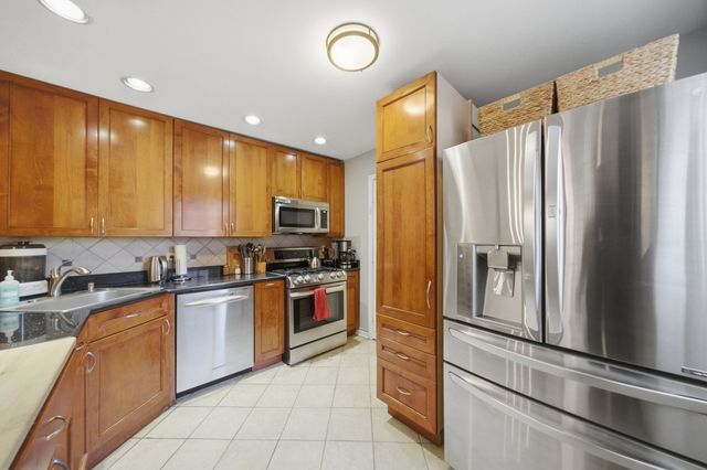 1626 W Greenleaf Avenue 1E, Chicago, IL 60626