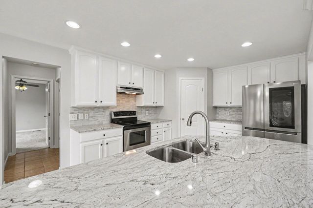 2324 Summerwoods Drive, Hebron, KY 41048