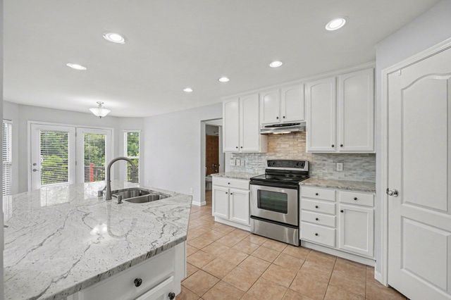 2324 Summerwoods Drive, Hebron, KY 41048