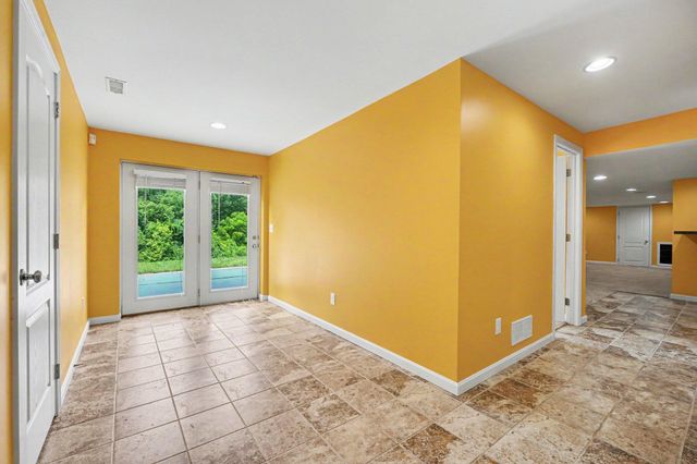 2324 Summerwoods Drive, Hebron, KY 41048