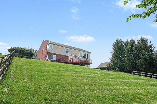 2324 Summerwoods Drive, Hebron, KY 41048