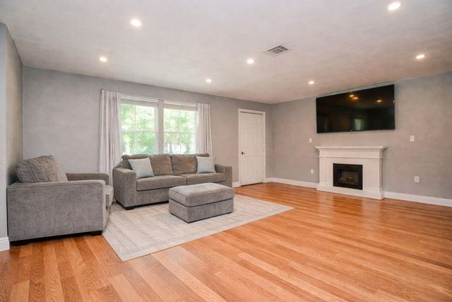 180 Maurine Lane, Cleveland, TX 77328