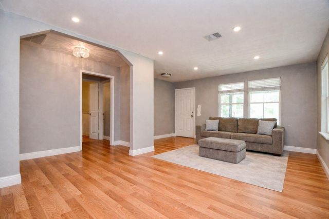 180 Maurine Lane, Cleveland, TX 77328