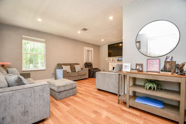 180 Maurine Lane, Cleveland, TX 77328