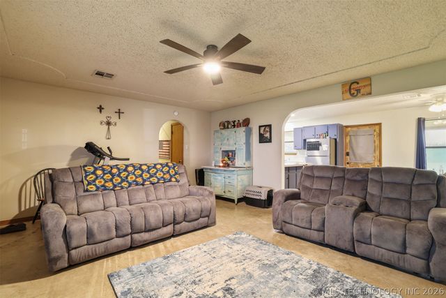 6322 State Road 70 E, Durant, OK 74701