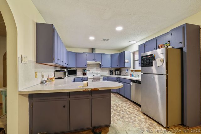 6322 State Road 70 E, Durant, OK 74701