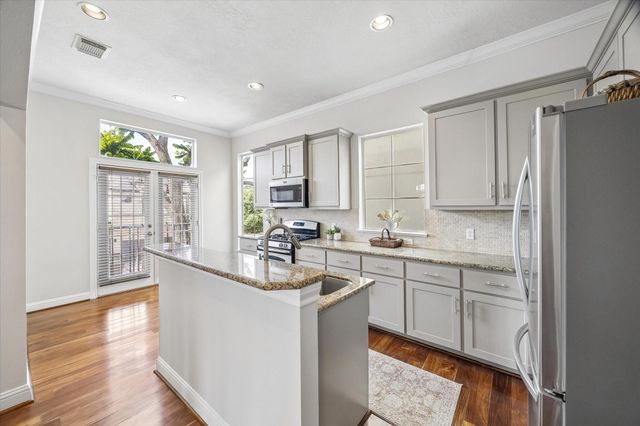5610 Kiam Street F, Houston, TX 77007