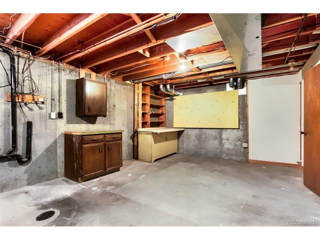 687 S Oswego Ct, Aurora, CO 80012