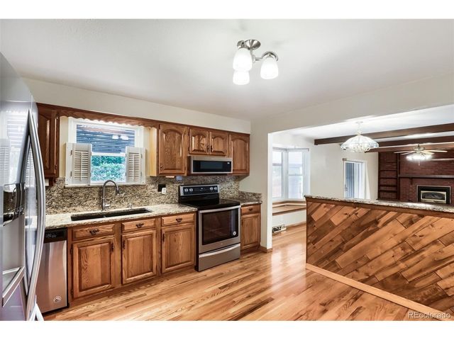 687 S Oswego Ct, Aurora, CO 80012