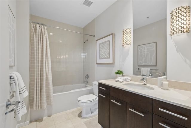 240 E Illinois Street 3101, Chicago, IL 60611