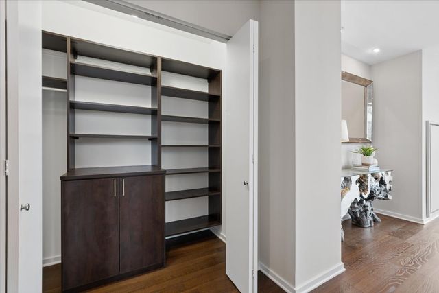 240 E Illinois Street 3101, Chicago, IL 60611